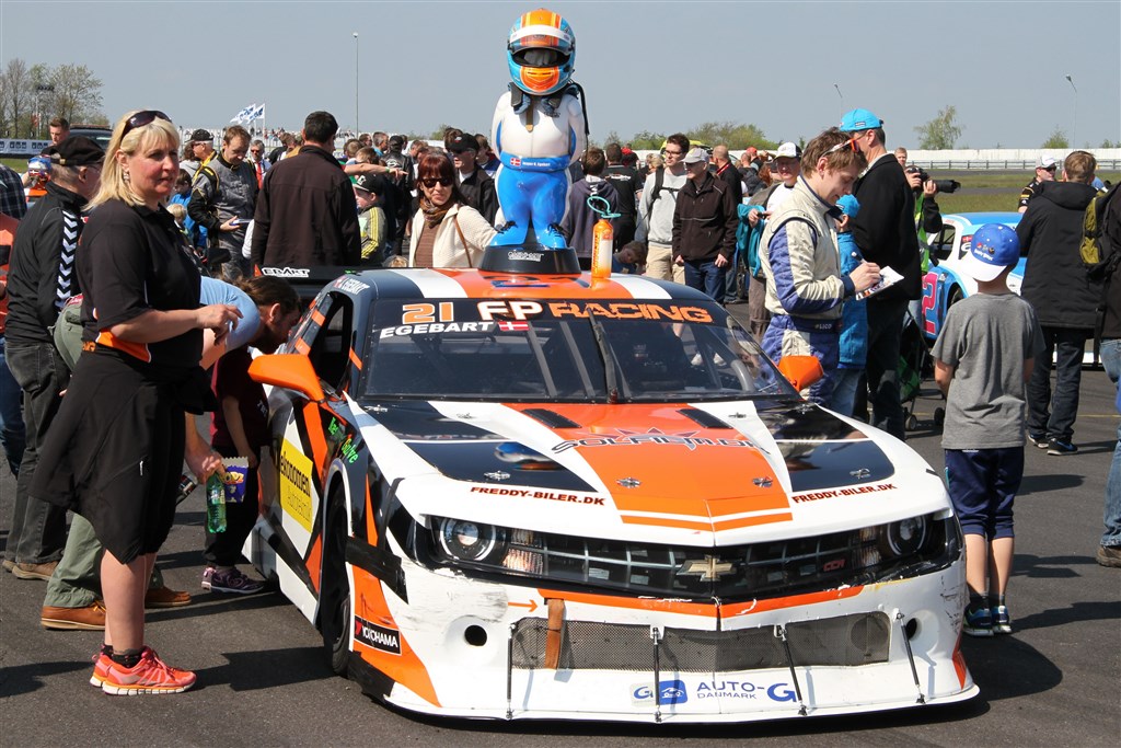 Der skal sikkert også skrives en masse autografer i weekenden, når Jesper Egebart starter ved Classic Race
(Foto: CN Photo)